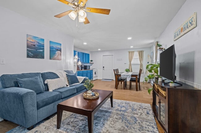 Building Photo - 1427 W Ocean View Ave Unit ID1328013P