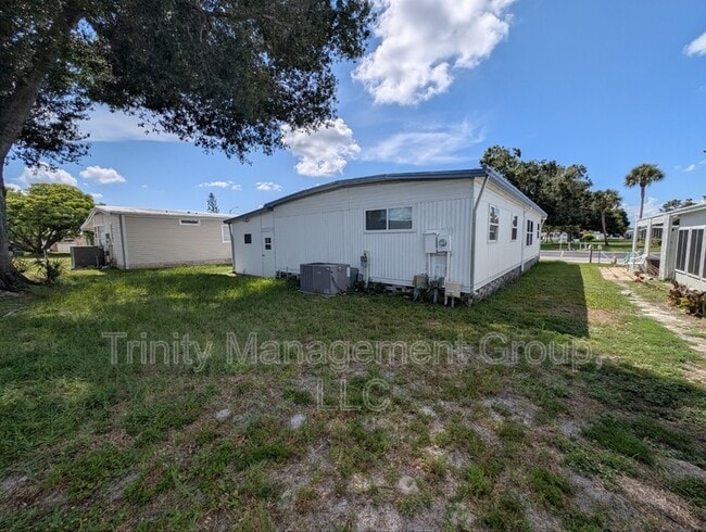 Photo - 207 Dolphin Dr N