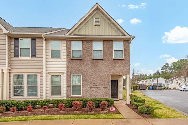 Building Photo - Beautiful 4BR, 2.5BA End Unit Townhome in ...