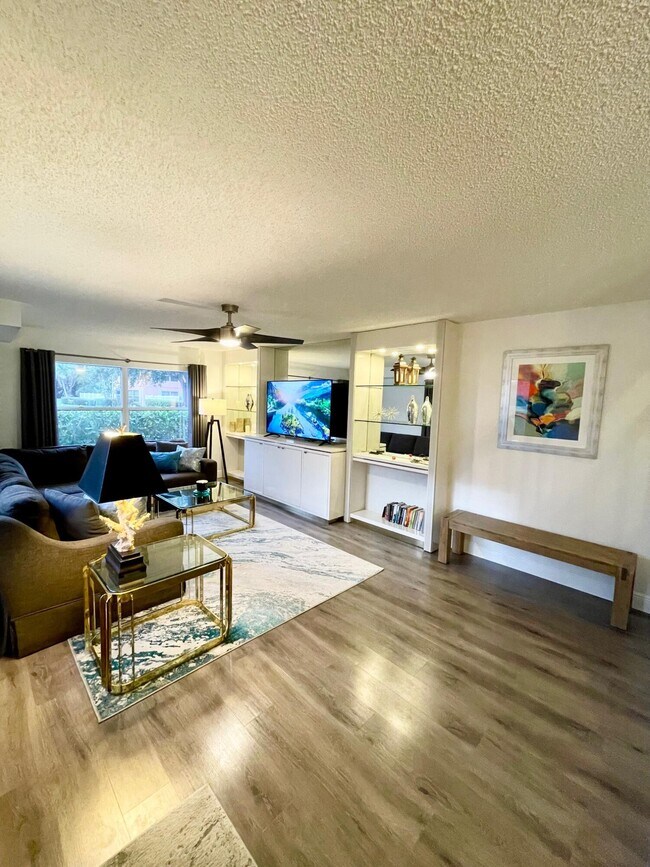 Photo - 1917 Stratford Way