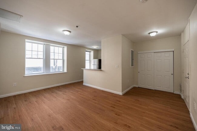 Building Photo - 1501 W Allegheny Ave Unit 202