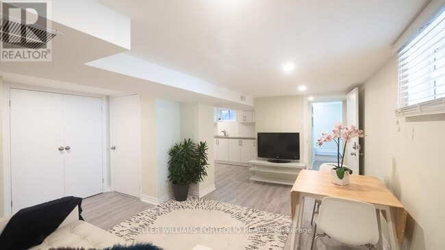 Photo - 128 Lambton Ave