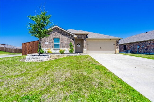 Building Photo - 801 Meadow Creek Ln