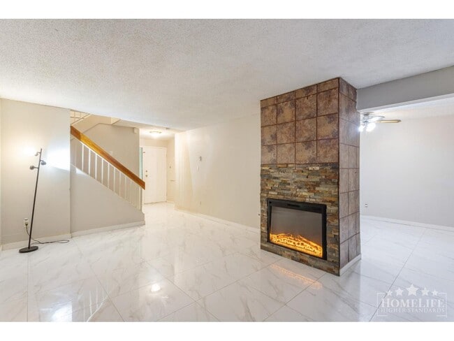 Photo - 9976-9149 149 St