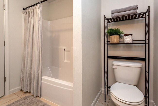 Photo - 3 Bedroom Home for rent in Des Moines, IA Unidad 2515 E. 37th