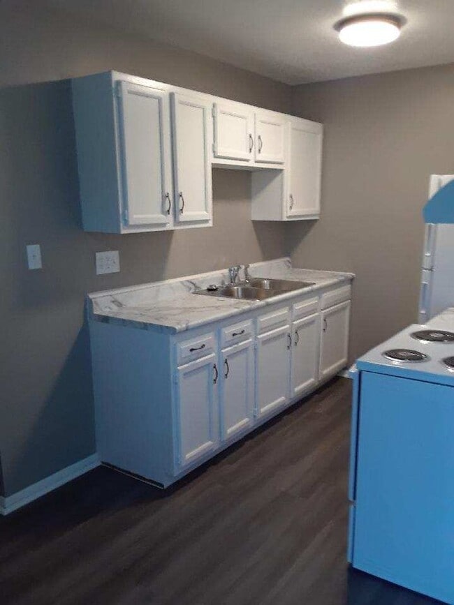 Building Photo - 1 bedroom duplex Unit 110 Nottingham Way Rental
