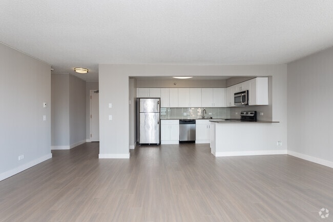 Photo - 2555 N Clark St