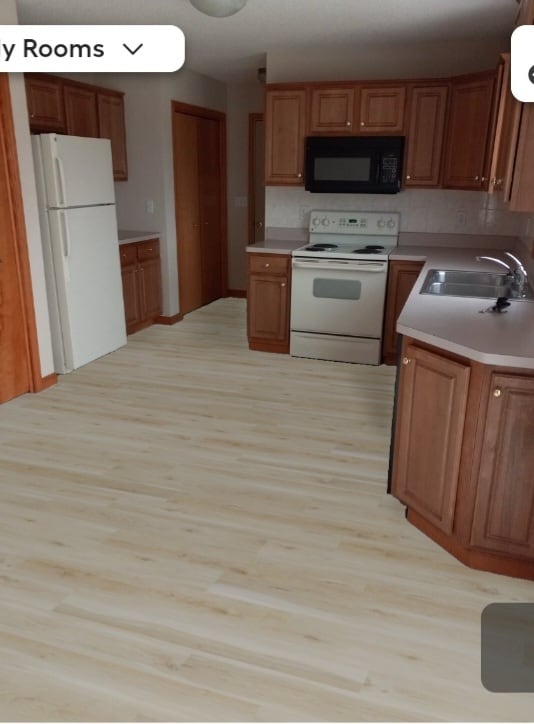 Kitchen - 9450 Lapp Rd