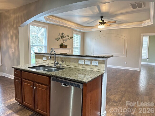 Photo - 8124 Lynwood Square