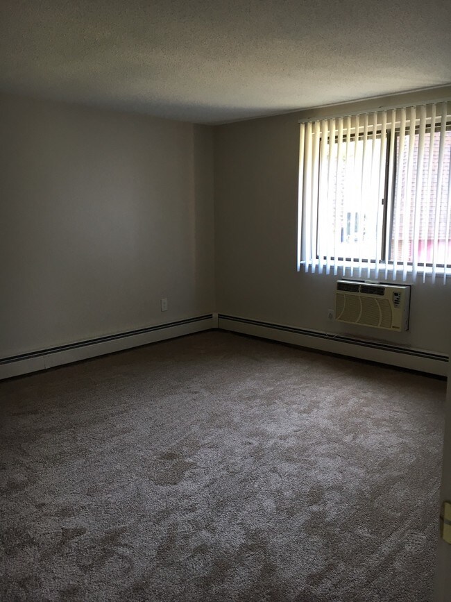 Bainbridge Apartment Homes For Rent in Johnston, RI