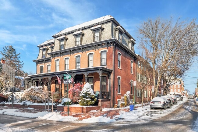 Building Photo - 201 W Barnard St Unit 1