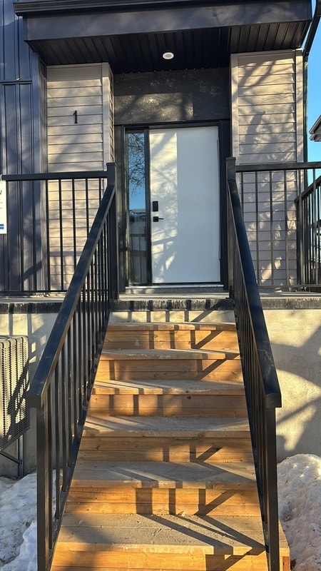 Photo - 11007 132 St NW