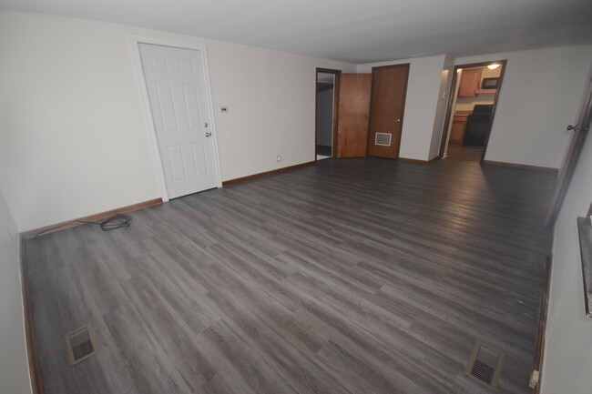 Family room - 857 N County Road 900 Unit 1