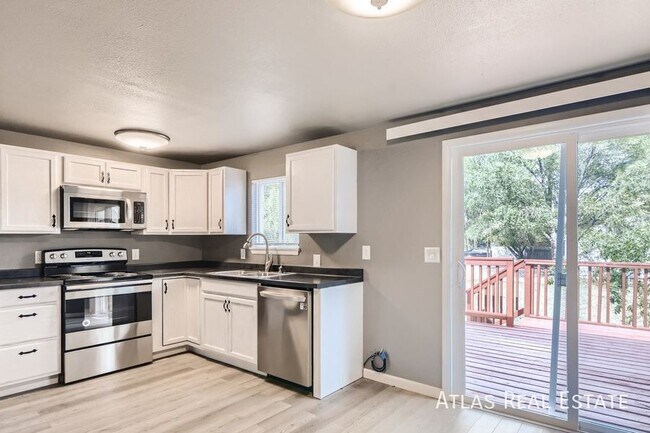 Photo - 1690 Monterey Way