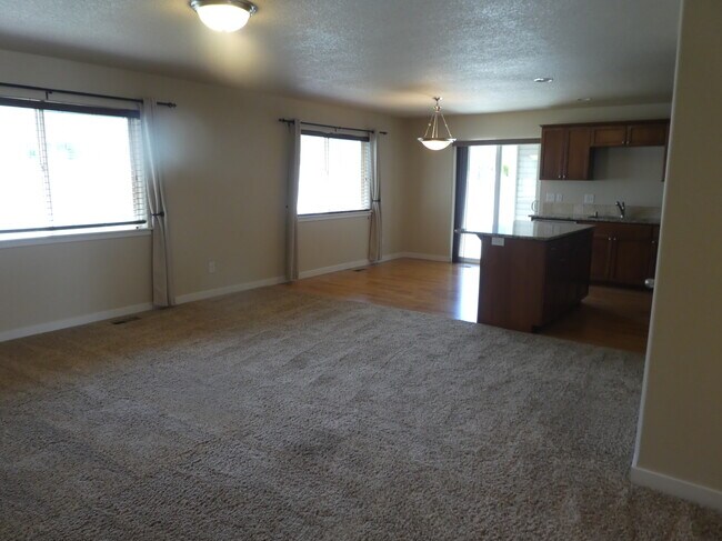 Photo - 7633 NE 62nd St