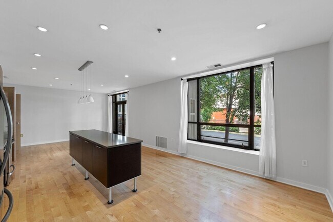 Photo - 3104 W Lake St