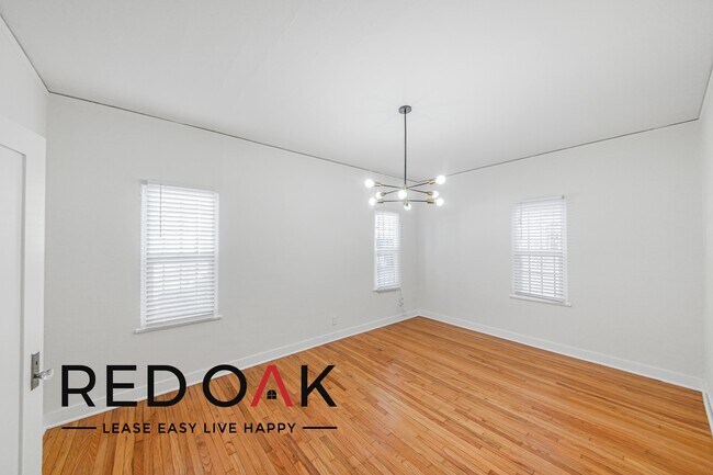 Photo - Charming and Spacious Two Bedroom with Sta... Unit 330