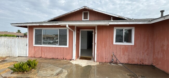 Photo - 1023 Alila Ave