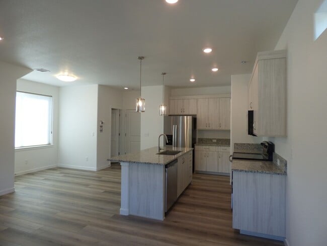 Photo - Rest of November Rent Free!