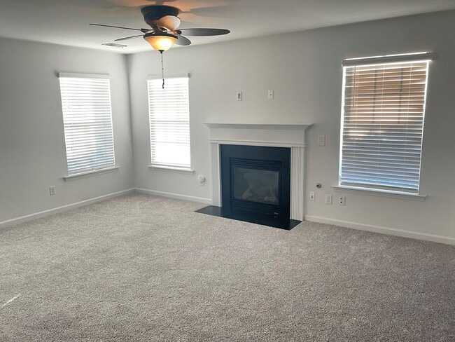 Photo - 3215 Lauderdale Ln