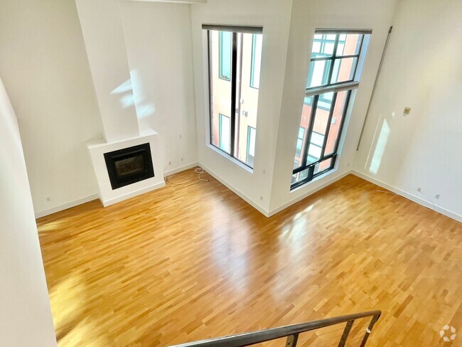 Building Photo - 1BR/2BA Spacious and Modern 2-Level Loft! ... Unit 27