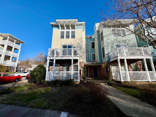 Beautiful end-unit townhome in the coastal... - Beautiful end-unit townhome in the coastal...