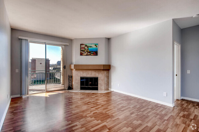 Building Photo - Great Central San Diego Location in Missio... Unit 210 Rental