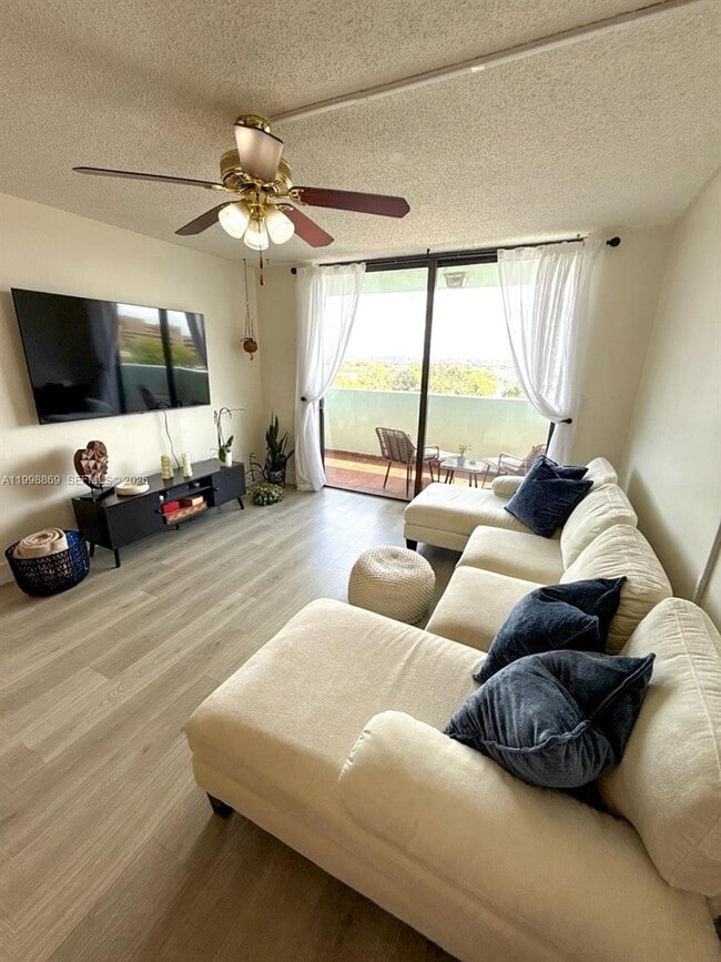 Photo - 1825 W 44th Pl Unit 808