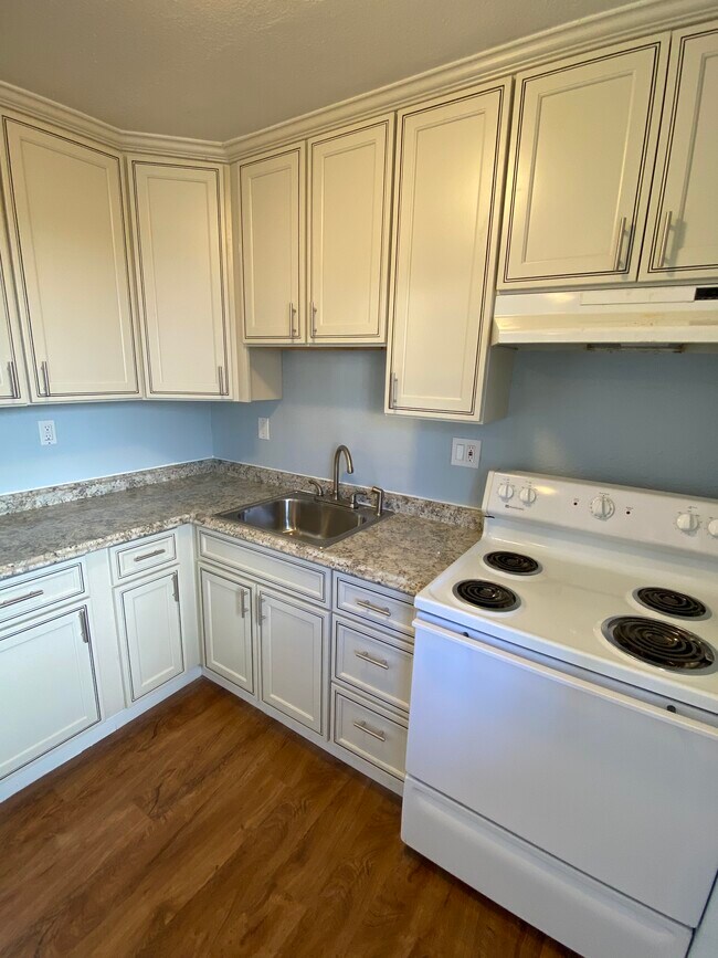 Photo - 1727 Elm Ln House