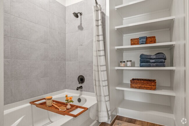2BR, 2BA - 1,048SF - Primary Bathroom