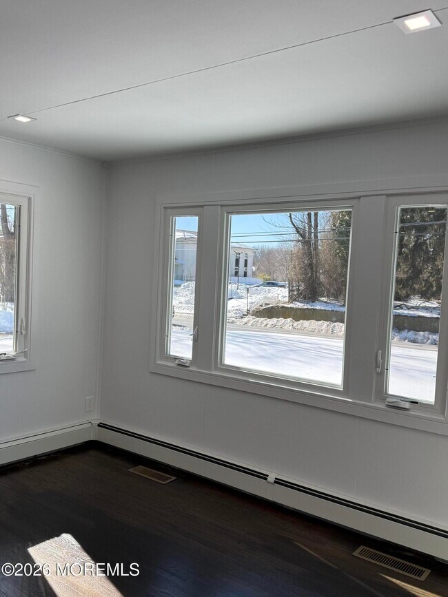 Photo - 474 Monmouth Rd