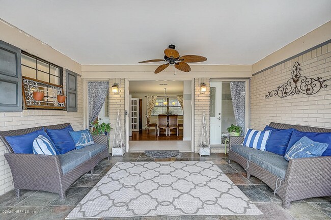 Photo - 5556 Floral Ave