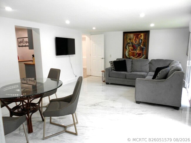 Photo - 817 NW 30th Ct