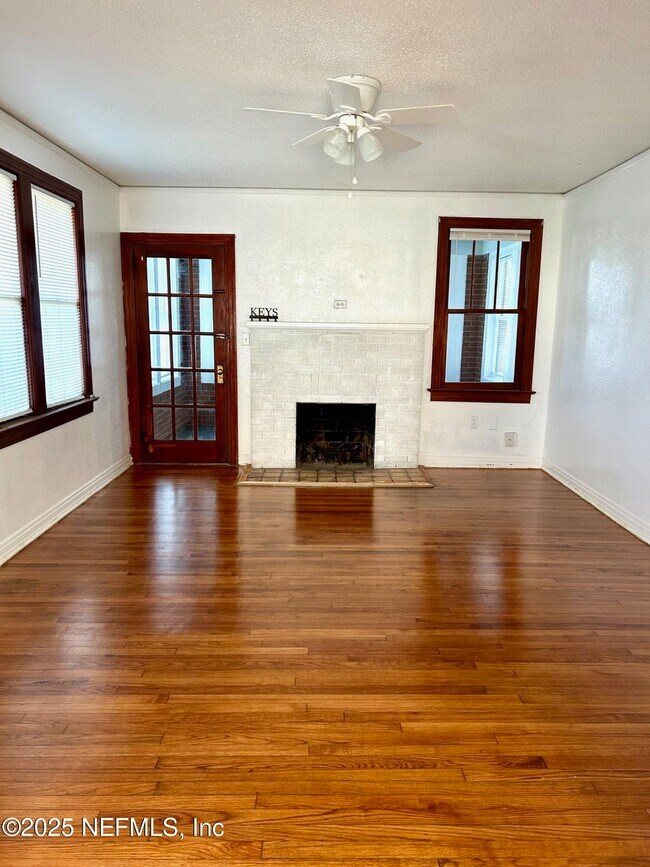 Photo - 5038 Blackburn St