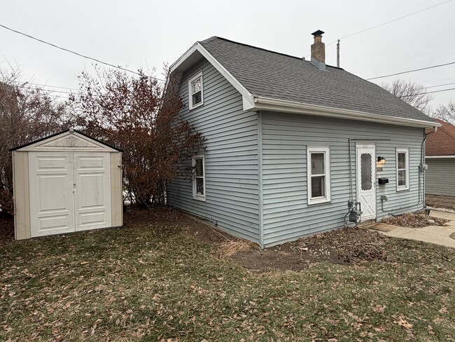 Frente de la casa con cobertizo - 6318 W Grant St