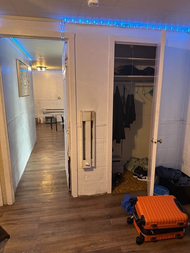 Armario del dormitorio - 103 Gause St Unidad #D