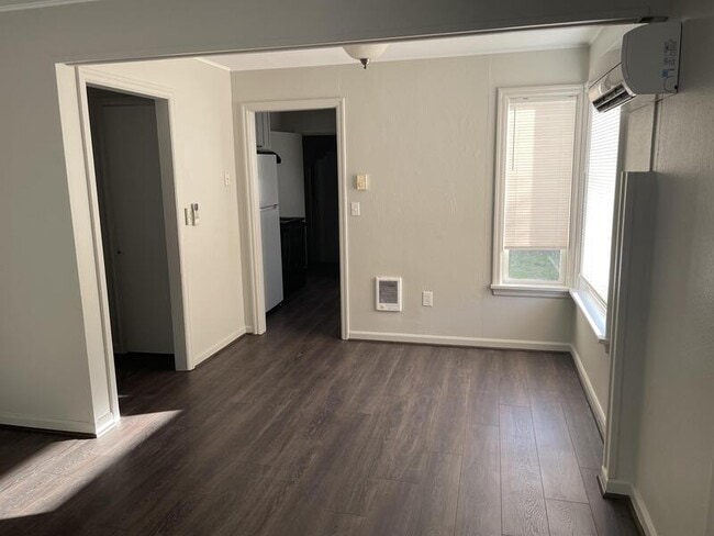 Photo - 1040 Spruce St NE