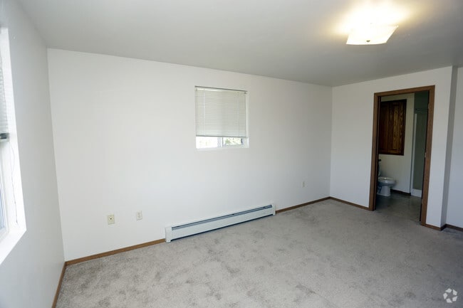 2BR, 2BA - 1000 SF