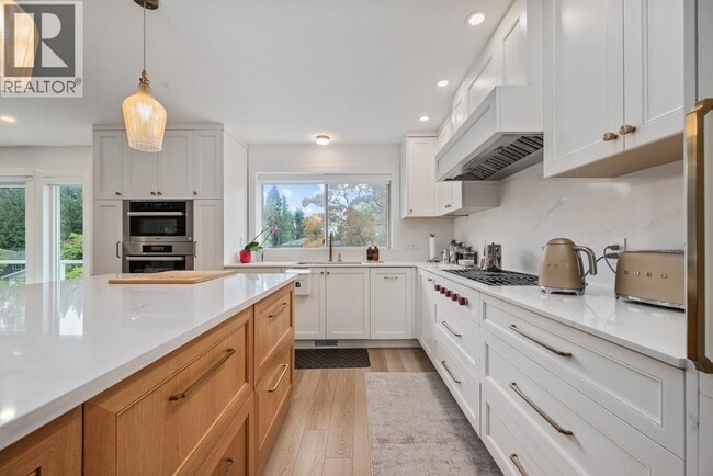 Photo - 1390 Lawson Ave