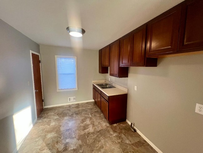 Photo - 5811 Monrovia St