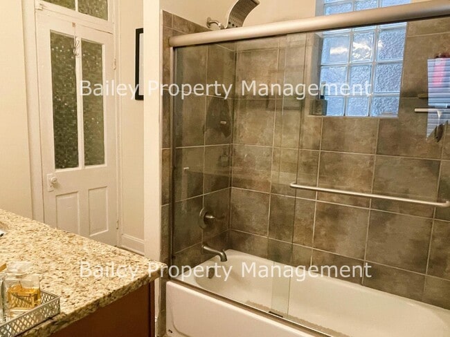 Photo - 1046 E Caldwell St