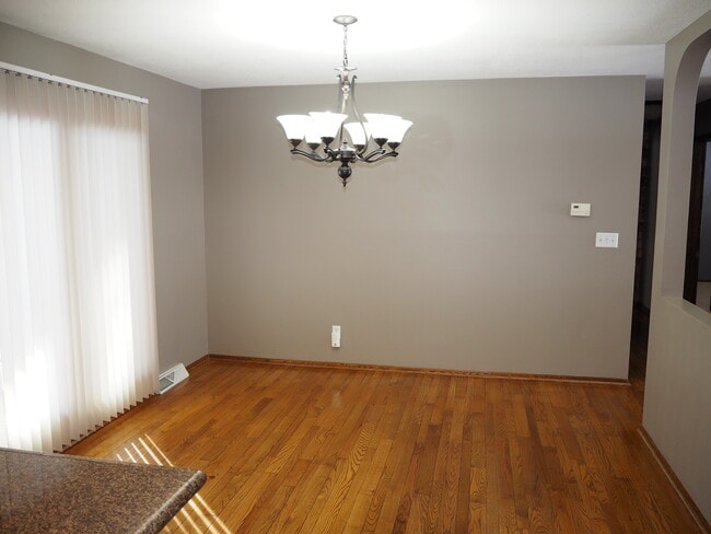 Photo - 925 Keith St SW