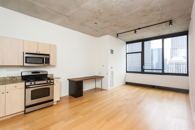 Photo - 235 W Van Buren St Unit #  04418