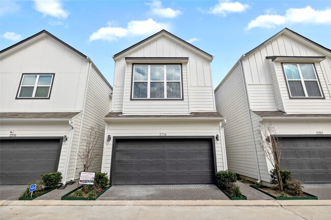 Photo - 2214 Roozy Lk Ln