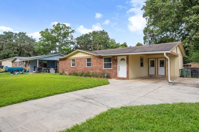 Photo - 310 Lancaster Dr