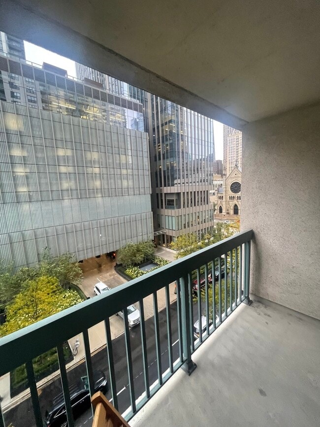 Photo - 1 W Superior St Unit 609