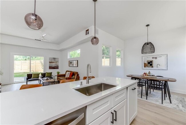 Photo - 4800 Vinson Dr Unit B