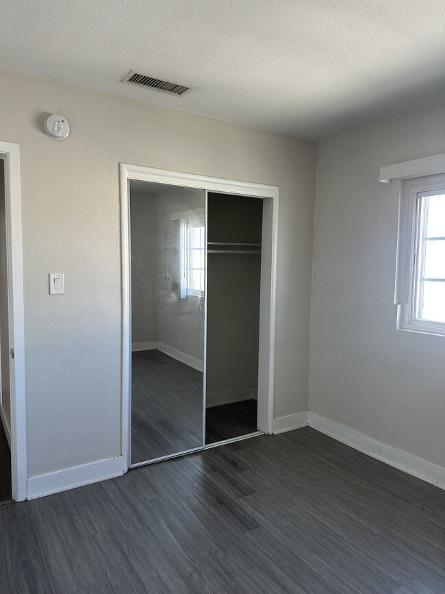 Photo - 11801 Hart St