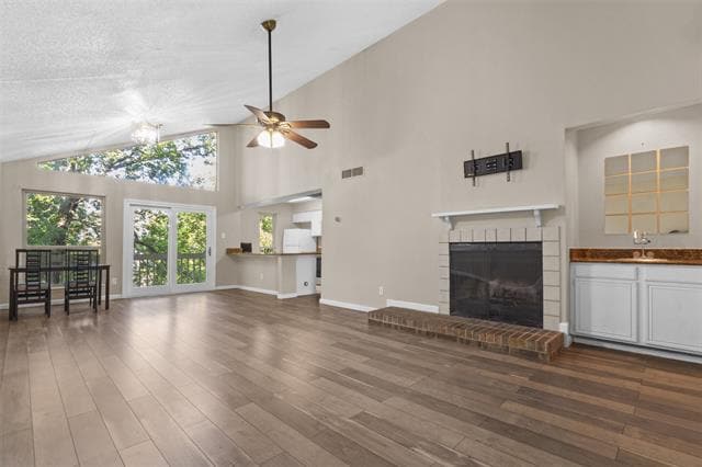 Building Photo - 7107 Holly Hill Dr Unit 209