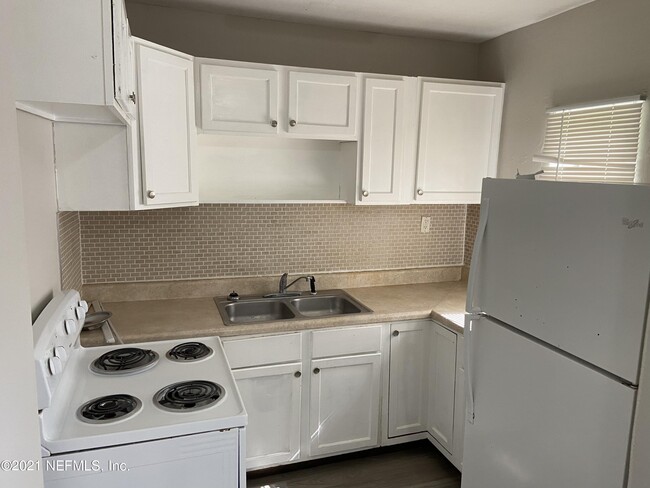 Photo - 5366 Baycrest Rd